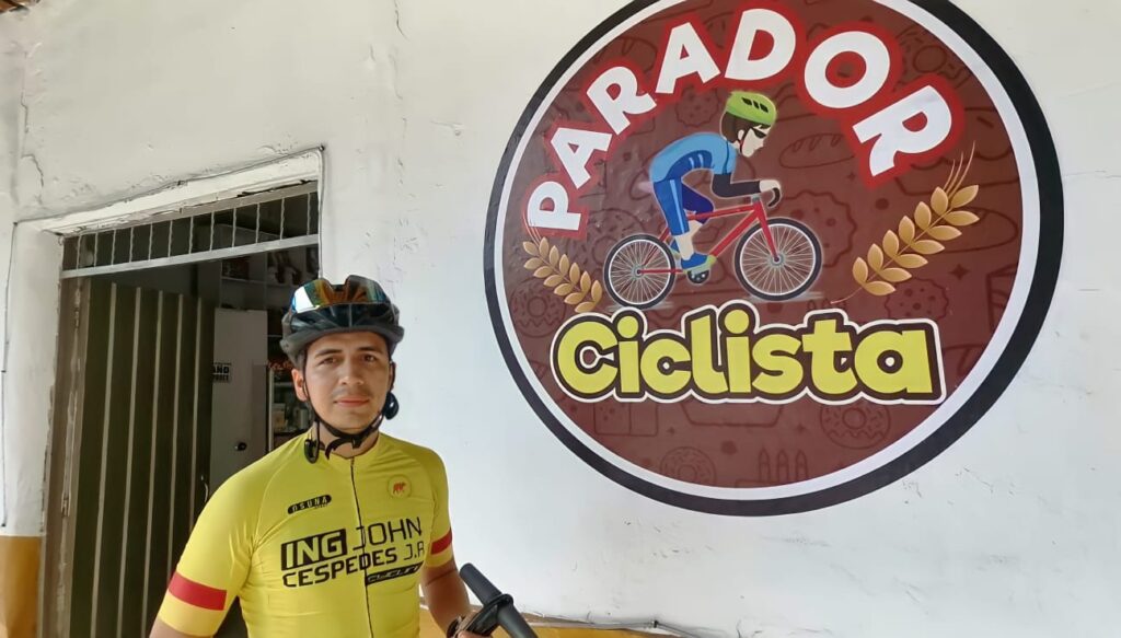 John Céspedes: el ciclista que vio una oportunidad de emprendimiento en el solitario Gualanday John Céspedes: el ciclista que vio una oportunidad de emprendimiento en el solitario Gualanday
