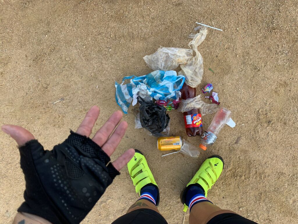 Ciudadanos sin cultura siguen usando como basurero los miradores de Ibagué Ciudadanos sin cultura siguen usando como basurero los miradores de Ibagué