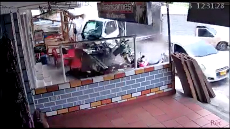 Se conocen impactantes imágenes del choque múltiple en la vía Bogotá – Ibagué Se conocen impactantes imágenes del choque múltiple en la vía Bogotá – Ibagué