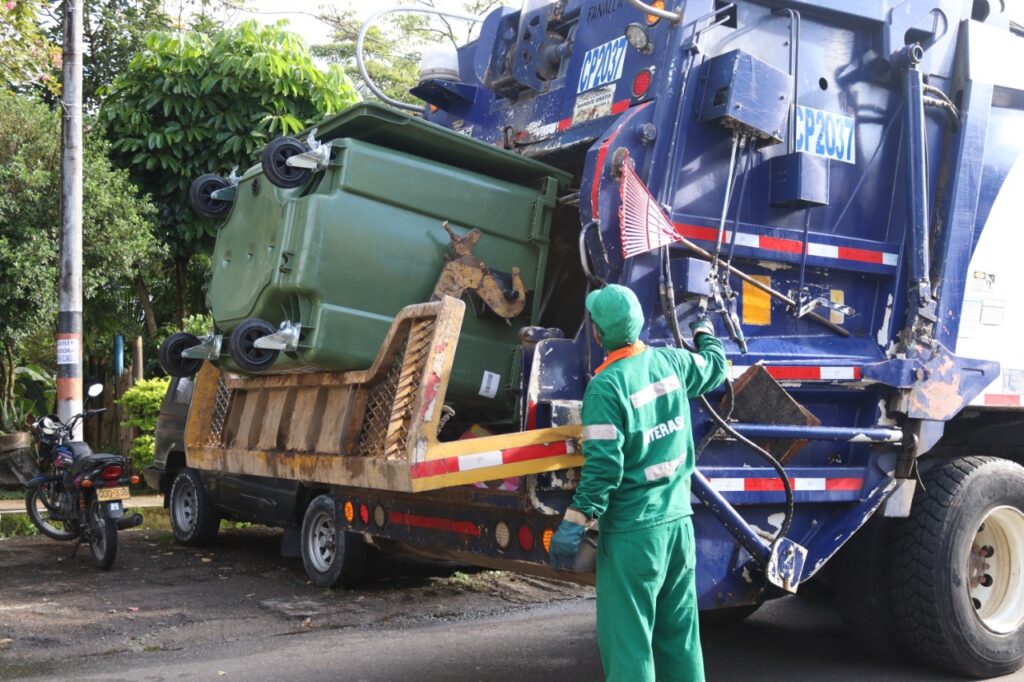Instalaron 30 contenedores de basura en el Jordán 9ª Etapa de Ibagué Instalaron 30 contenedores de basura en el Jordán 9ª Etapa de Ibagué
