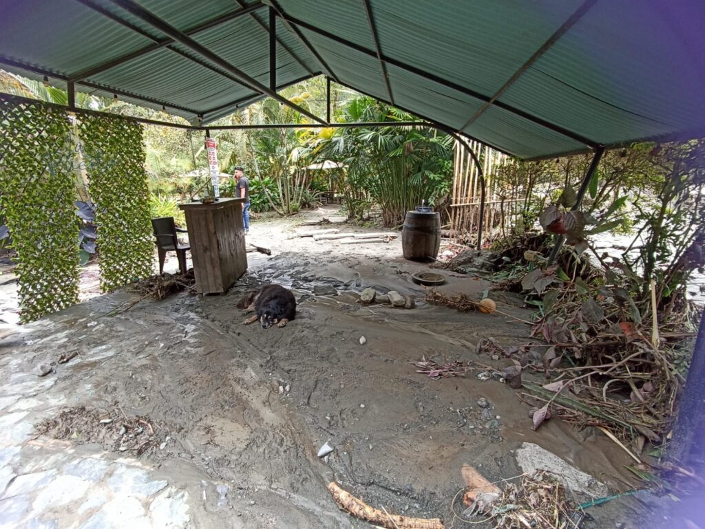 Restaurante ‘La Puerta’, del Cañón del Combeima, quedó destruido en un 80% Restaurante ‘La Puerta’, del Cañón del Combeima, quedó destruido en un 80%