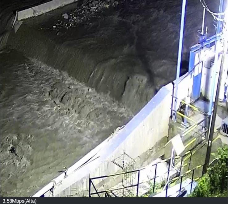 Servicio de agua aún presenta bajos niveles en diferentes barrios de Ibagué Servicio de agua aún presenta bajos niveles en diferentes barrios de Ibagué