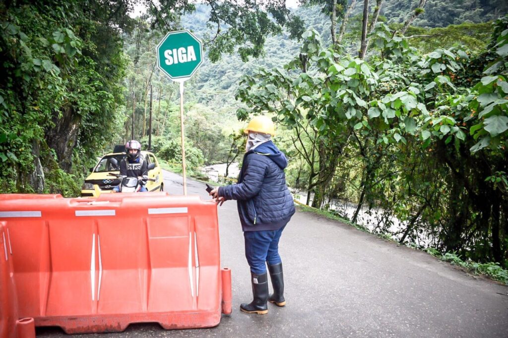 Podrían presentarse cierres parciales en la vía al Cañón del Combeima por emergencias Podrían presentarse cierres parciales en la vía al Cañón del Combeima por emergencias