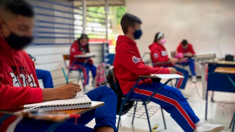 En el limbo continúa el grado de más de 10 estudiantes del colegio Británico Inglés en Ibagué En el limbo continúa el grado de más de 10 estudiantes del colegio Británico Inglés en Ibagué