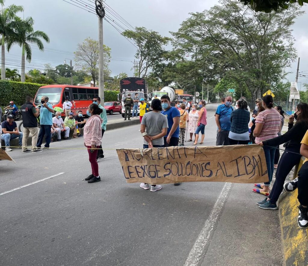 No hay paso entre Picaleña y Mirolindo por protesta en contra de la Alcaldía y el IBAL No hay paso entre Picaleña y Mirolindo por protesta en contra de la Alcaldía y el IBAL