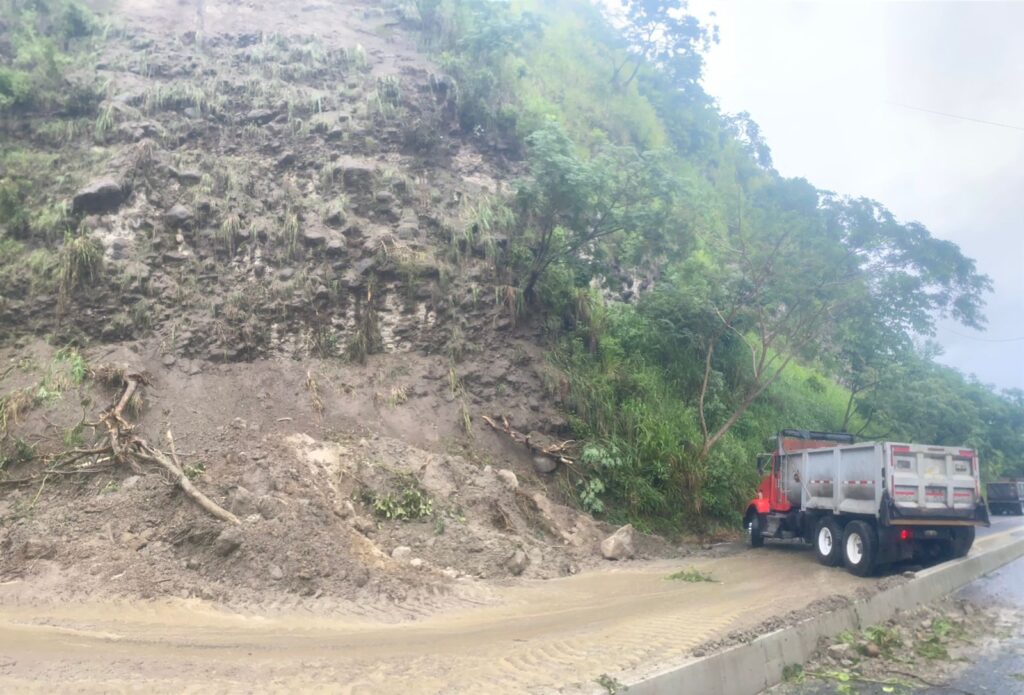 Deslizamiento de tierra provocó cierre total temporal del Alto de Gualanday