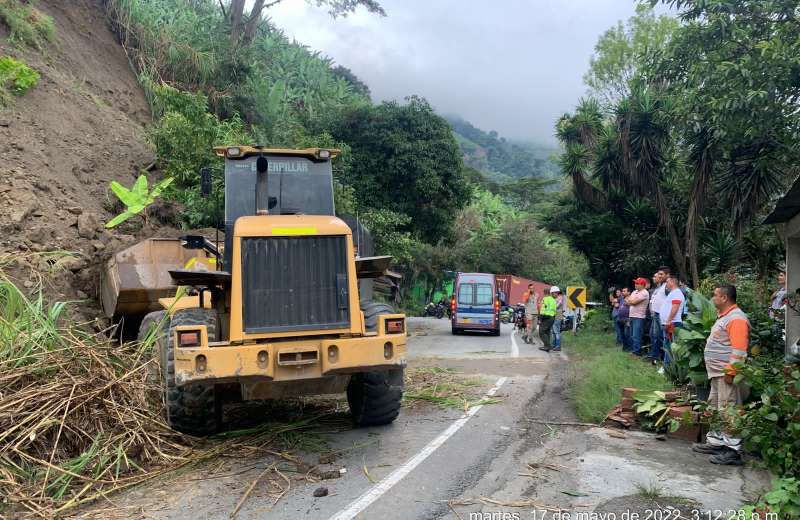 Otra vez: cierran el paso vehicular en la vía Ibagué – La Línea – Calarcá Otra vez: cierran el paso vehicular en la vía Ibagué – La Línea – Calarcá