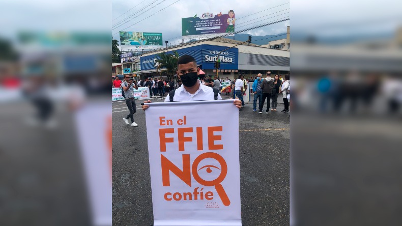Padres de familia y docentes protestan en las calles de Ibagué para que ...