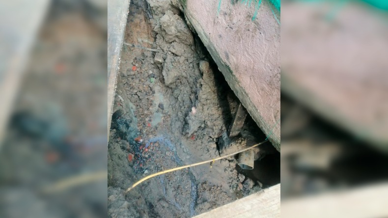 En el barrio Topacio denuncian que varias viviendas se hunden por daños durante trabajos del Ibal En el barrio Topacio denuncian que varias viviendas se hunden por daños durante trabajos del Ibal