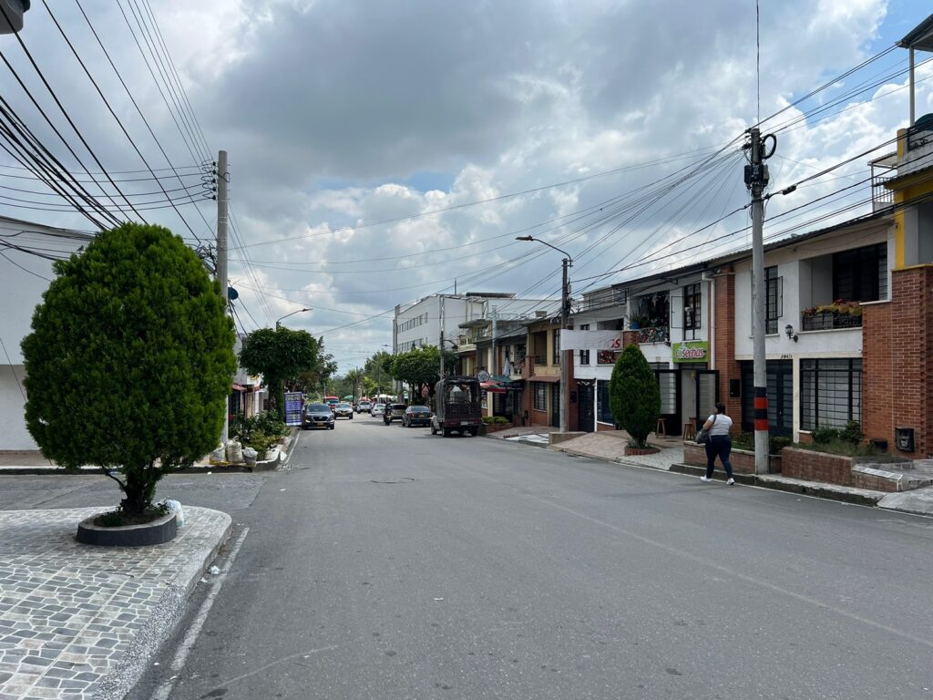 Comerciantes y residentes del sector de Varsovia sufren con la intermitencia en el servicio de agua Comerciantes y residentes del sector de Varsovia sufren con la intermitencia en el servicio de agua