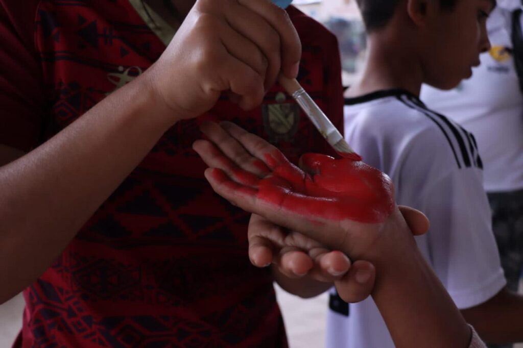 Con “Manos Rojas” el Tolima rechaza el reclutamiento de menores de edad Con “Manos Rojas” el Tolima rechaza el reclutamiento de menores de edad