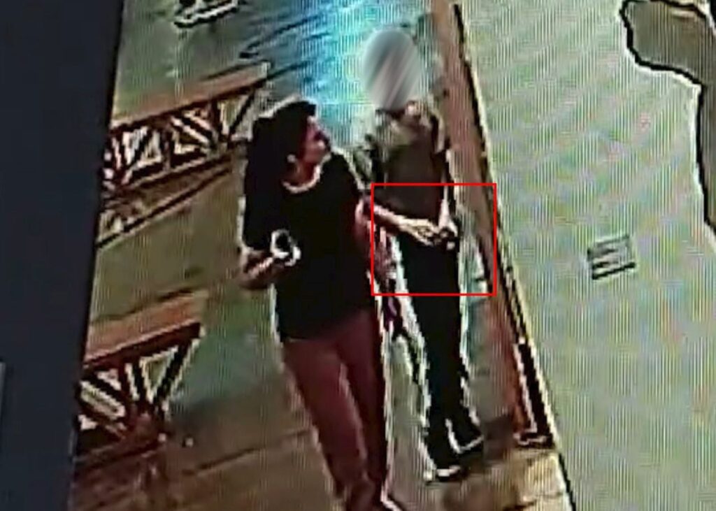 ¡El colmo! Mujer permitió que su hijo se llevara una pieza expositiva del Panóptico en Ibagué