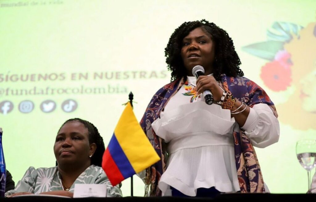 «De malas y pueden llorar»: Francia Márquez a quienes la critican por transportarse en helicóptero «De malas y pueden llorar»: Francia Márquez a quienes la critican por transportarse en helicóptero