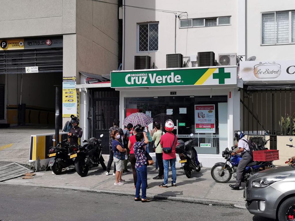 Autoridades comprobaron mal servicio y falta de medicamentos en las droguerías Cruz Verde Autoridades comprobaron mal servicio y falta de medicamentos en las droguerías Cruz Verde
