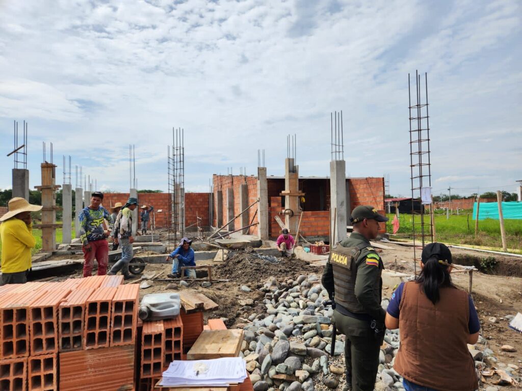 La Miel y su extrañísimo e ilegal crecimiento: casas de lujo en antiguo asentamiento de desplazados La Miel y su extrañísimo e ilegal crecimiento: casas de lujo en antiguo asentamiento de desplazados
