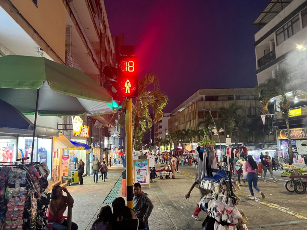 Semáforos con sonido están ahuyentando a huéspedes de un hotel en el centro de Ibagué Semáforos con sonido están ahuyentando a huéspedes de un hotel en el centro de Ibagué