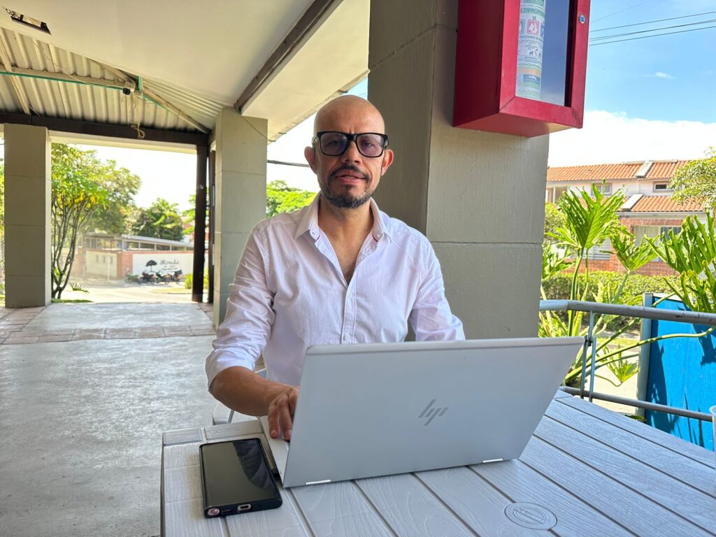 «El afán de adjudicar el recaudo del SETP no es del sistema, es del alcalde»: Exsecretario de Hacienda «El afán de adjudicar el recaudo del SETP no es del sistema, es del alcalde»: Exsecretario de Hacienda