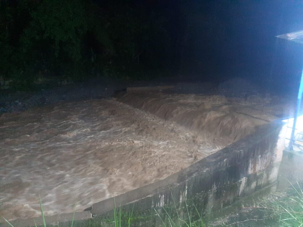 Fuertes lluvias en la parte alta del Combeima dejan a Ibagué sin servicio de agua Fuertes lluvias en la parte alta del Combeima dejan a Ibagué sin servicio de agua