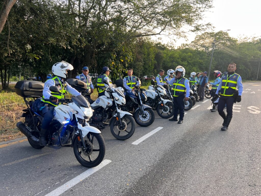Siete comparendos, dos busetas inmovilizadas y uniformados atacados durante el segundo día de paro en Ibagué