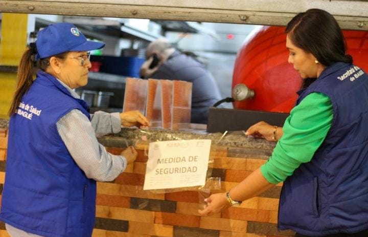 Cierran restaurante en un centro comercial de Ibagué por presencia de cucarachas