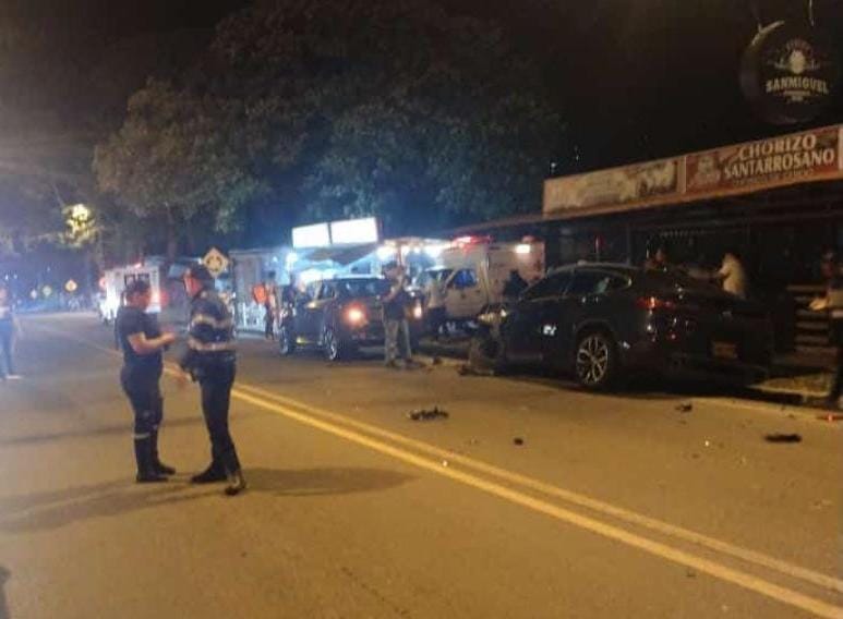 Adolescente toma la BMW de su casa, se accidenta y deja cinco heridos Adolescente toma la BMW de su casa, se accidenta y deja cinco heridos