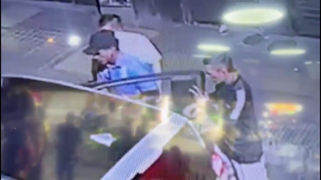 Así robaron a conductor de Uber de Ibagué: le quitaron el celular, dinero y hasta los zapatos Así robaron a conductor de Uber de Ibagué: le quitaron el celular, dinero y hasta los zapatos