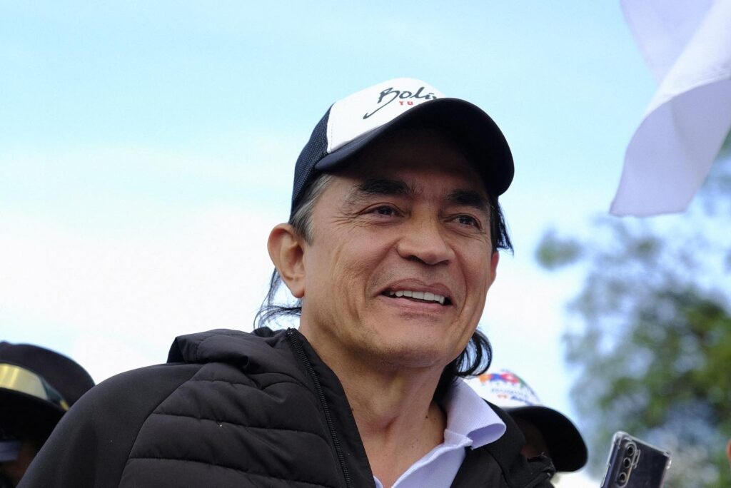 Bolívar, con solo bachillerato, llega al DPS y ganará más de $26 millones mensuales Bolívar, con solo bachillerato, llega al DPS y ganará más de $26 millones mensuales