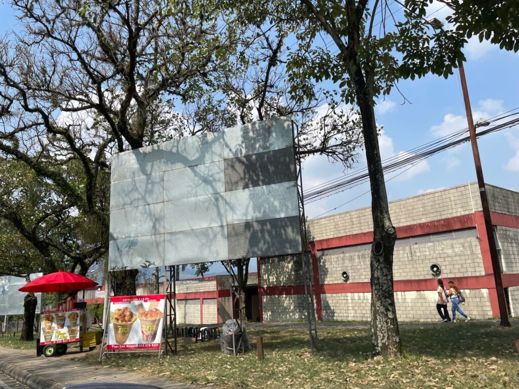 Desmontaron las vallas publicitarias del exalcalde de Ibagué Desmontaron las vallas publicitarias del exalcalde de Ibagué