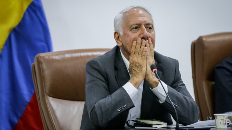 Citan a moción de censura al Ministro de Salud por crisis de medicamentos