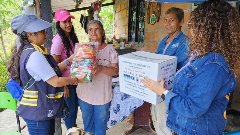 Habitantes afectados por fuertes lluvias en zona rural de Ibagué recibieron ayudas humanitarias Habitantes afectados por fuertes lluvias en zona rural de Ibagué recibieron ayudas humanitarias
