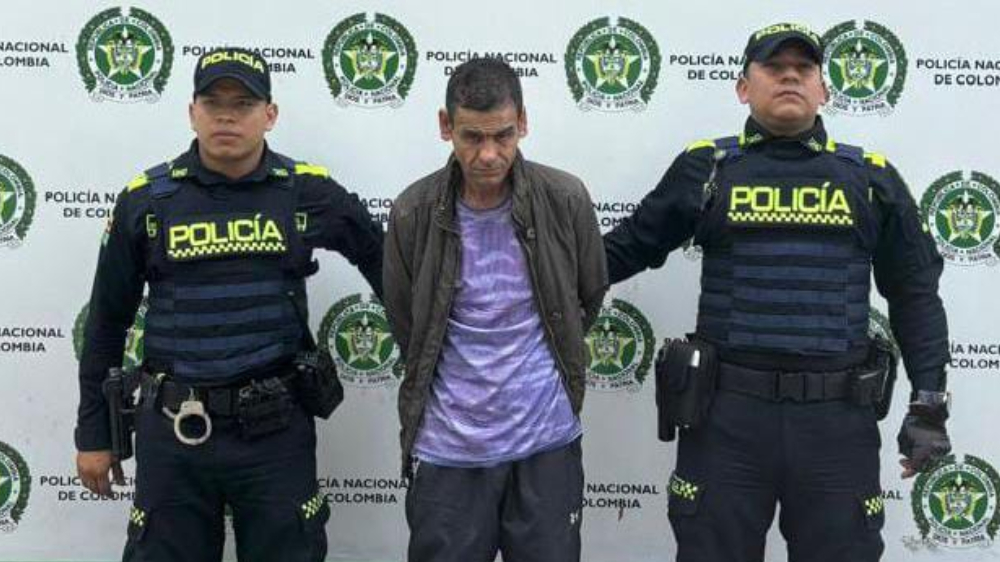 Hombre amenazó con cuchillo a unos policías en Ibagué Hombre amenazó con cuchillo a unos policías en Ibagué