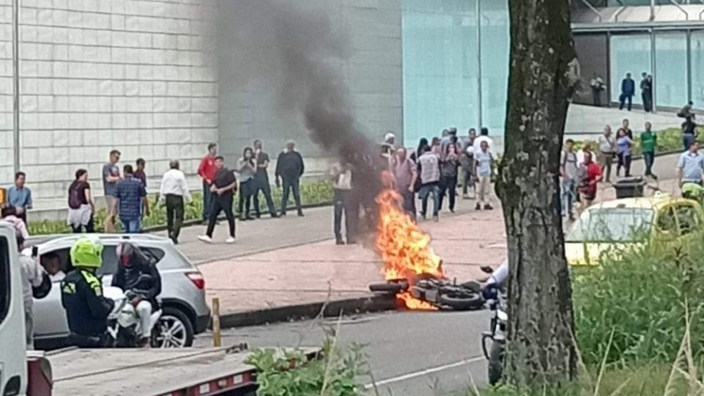 Queman una moto a presuntos fleteros en Ibagué Queman una moto a presuntos fleteros en Ibagué
