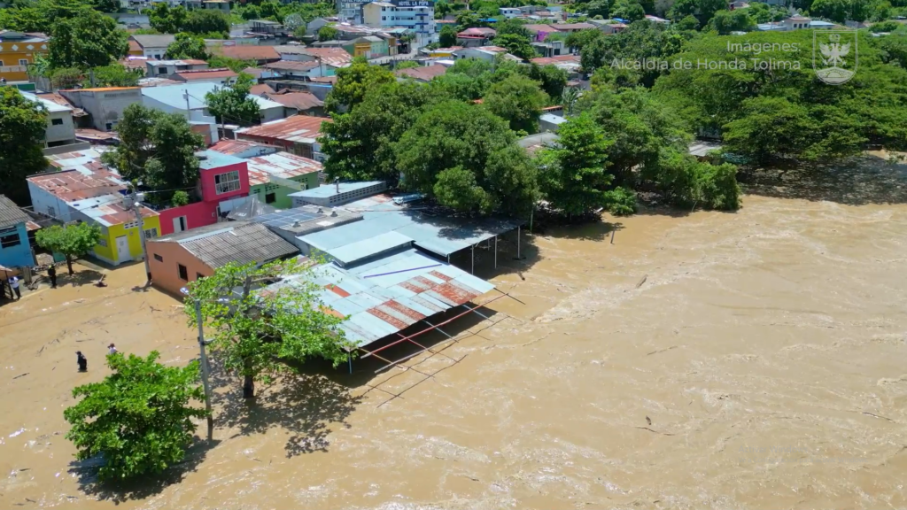 Evacuaron un centenar de personas por crecimiento del río Magdalena en Honda Evacuaron un centenar de personas por crecimiento del río Magdalena en Honda