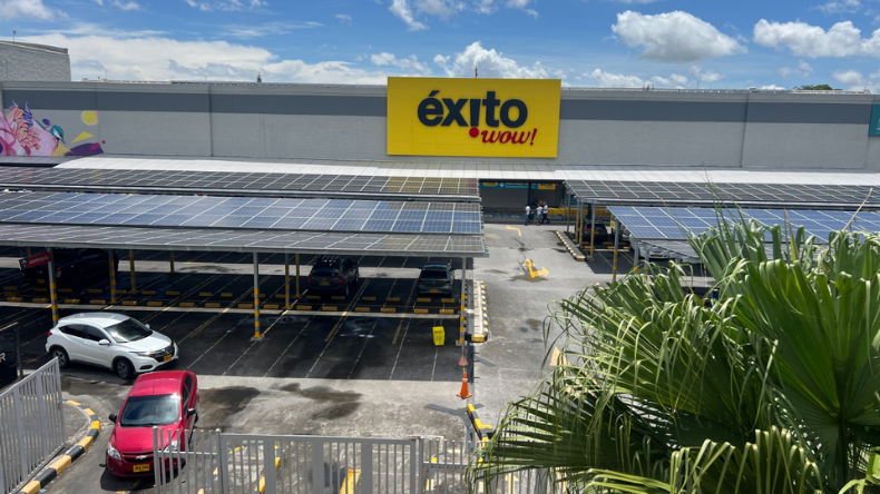 Hurtaron una moto del parqueadero del Éxito de la 80 en Ibagué Hurtaron una moto del parqueadero del Éxito de la 80 en Ibagué