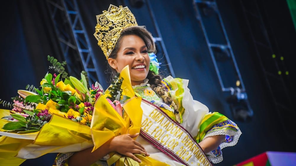 Tolima coronó a su nueva embajadora departamental del folclor Tolima coronó a su nueva embajadora departamental del folclor