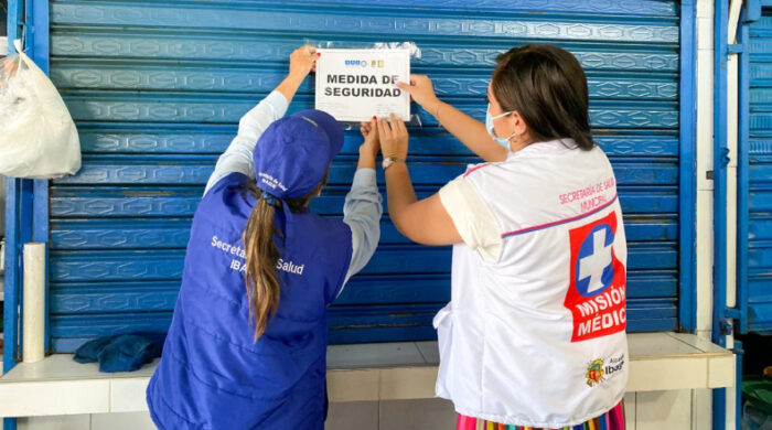 Cuatro locales cerrados por vender alimentos en mal estado en la Plaza de la 14