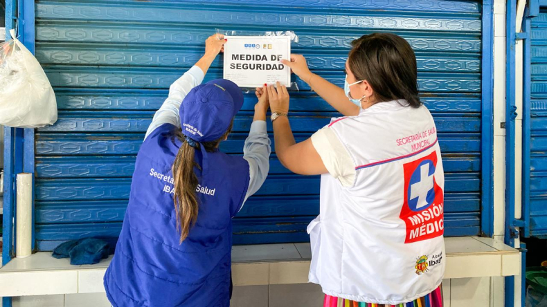 Cuatro locales cerrados por vender alimentos en mal estado en la Plaza de la 14