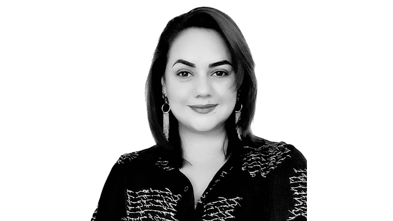 Las mujeres una vez más… van “atrás”