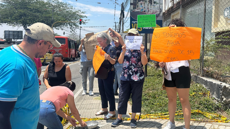 Más de 15 días sin agua llevan las familias de un conjunto residencial en Ibagué