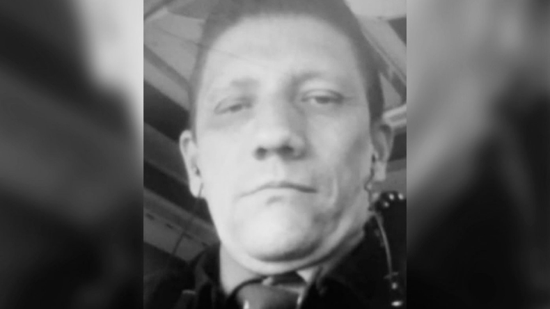 Conductor de Velotax murió arrollado tras ayudar a una pasajera a cruzar la calle Conductor de Velotax murió arrollado tras ayudar a una pasajera a cruzar la calle