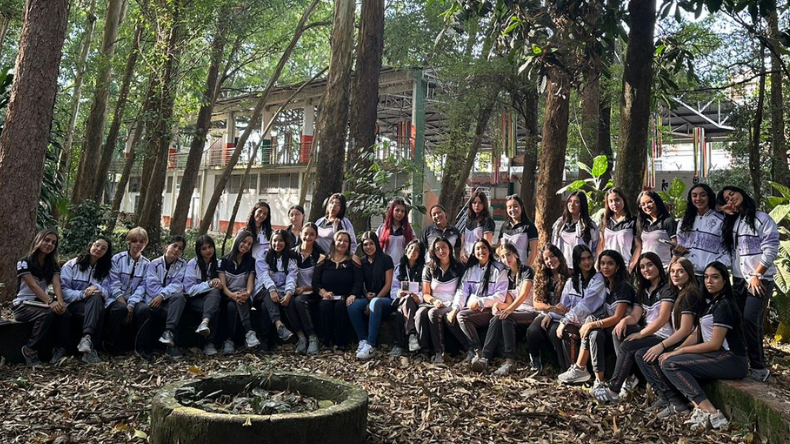 El énfasis que apuesta a las habilidades comunicativas de las estudiantes del Liceo Nacional El énfasis que apuesta a las habilidades comunicativas de las estudiantes del Liceo Nacional