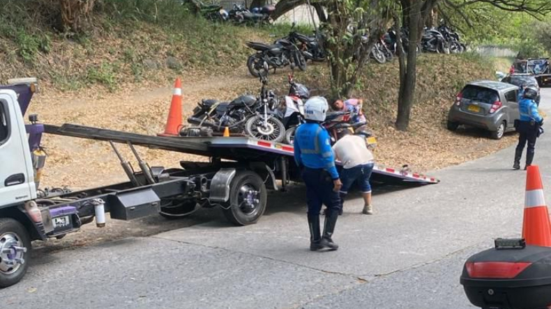 Agentes de Tránsito inmovilizaron 16 motocicletas en la vía a Payandé