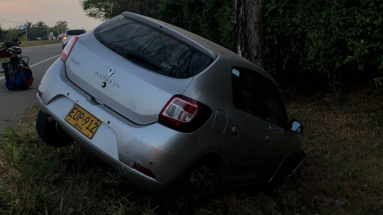 Vehículo se salió de la vía El Espinal – Guamo y terminó chocando contra un árbol