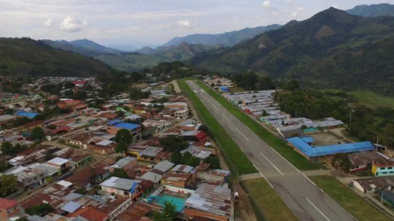 Disidencias de las Farc atacaron con dron pista de aterrizaje de Planadas Disidencias de las Farc atacaron con dron pista de aterrizaje de Planadas