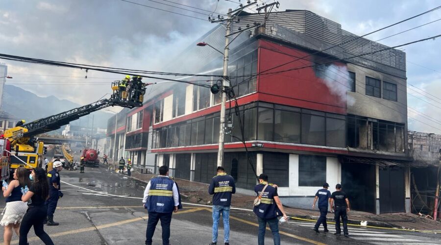 Bodega de Muebles Carvajal con pérdida total: tenía mercancía para la temporada decembrina