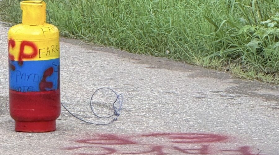 Disidencias de las FARC instalaron un falso cilindro bomba en la vía a Planadas Disidencias de las FARC instalaron un falso cilindro bomba en la vía a Planadas