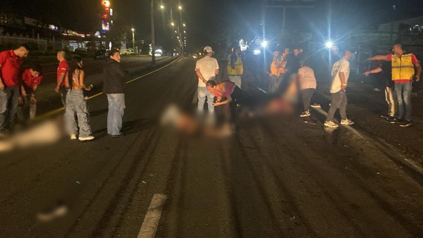 Conductor arrolló a varias personas frente a ‘Estancomodos’ Conductor arrolló a varias personas frente a ‘Estancomodos’