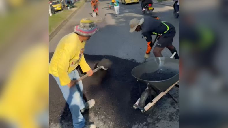 Alcaldía de Ibagué dice que le colaborará con asfalto a los ‘Tapa huecos’ Alcaldía de Ibagué dice que le colaborará con asfalto a los ‘Tapa huecos’