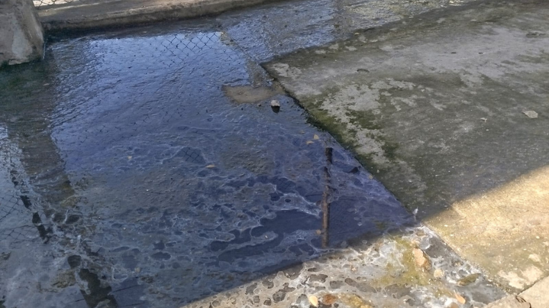 Grave fuga de aguas residuales afecta a los habitantes de Picaleña Grave fuga de aguas residuales afecta a los habitantes de Picaleña