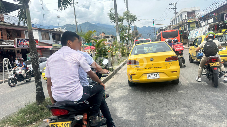 Denuncian a motociclistas en Ibagué infringiendo las normas de tránsito Denuncian a motociclistas en Ibagué infringiendo las normas de tránsito